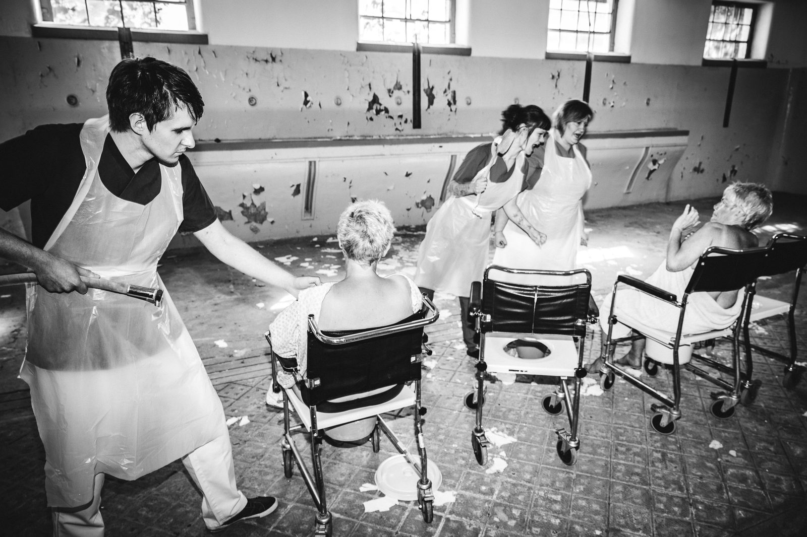 Fotoprojekt „Sehen Sie hin!“ – gestellte Szene zum Thema Pflegenotstand