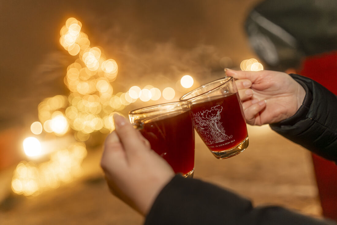 Feuerschale und Lichter beim Winterwunderzauber